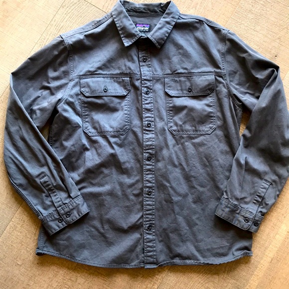 Patagonia Men's Casual Button Down Shirt - Dark Gray - Picture 4 of 12